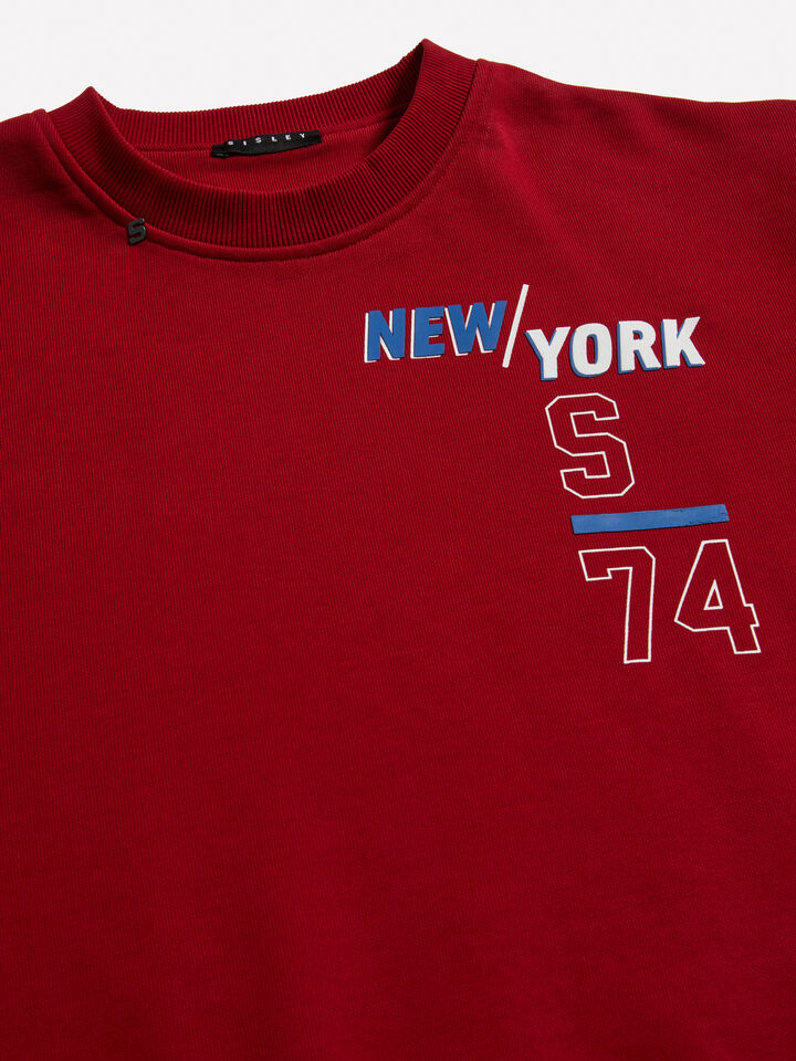 Oversized fit red sweatshirt with embossed print - boys' knitwear - Burgundy | Sisley Young image number 3